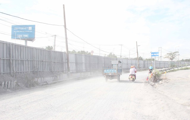 Dự án GS Metrocity Nhà Bè bất chấp quy định "băm nát" đường Phạm Hữu Lầu gây mất ATGT - Ảnh 2.