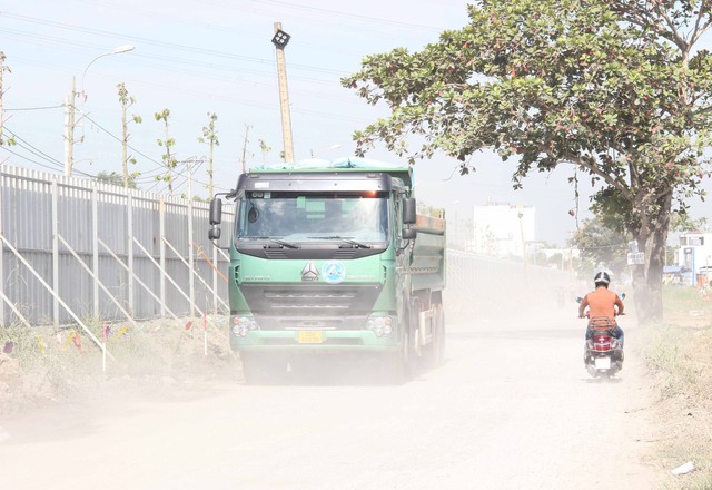 Dự án GS Metrocity Nhà Bè bất chấp quy định "băm nát" đường Phạm Hữu Lầu gây mất ATGT - Ảnh 4.