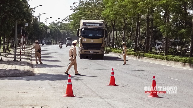 "Đánh mạnh" xe quá tải ở tuyến "huyết mạch" huyện Quốc Oai, TP.Hà Nội - Ảnh 1.