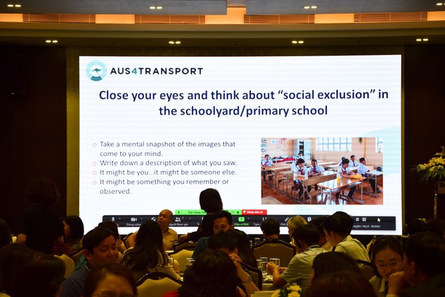 Gần 100 cán bộ được tập huấn về bình đẳng giới và hòa nhập xã hội trong ngành giao thông

 - Ảnh 2.