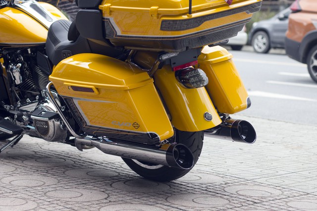 Ngắm ‘hàng khủng’ - Harley-Davidson CVO Road Glide Limited 2022 bản độ có giá hơn 2 tỷ đồng - Ảnh 6.