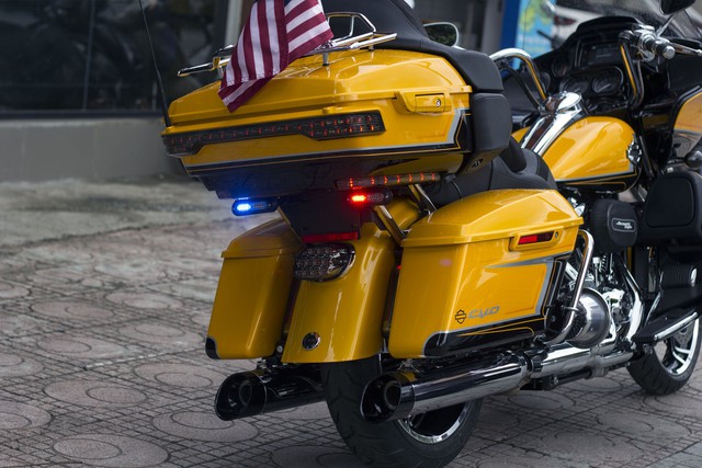 Ngắm ‘hàng khủng’ - Harley-Davidson CVO Road Glide Limited 2022 bản độ có giá hơn 2 tỷ đồng - Ảnh 2.