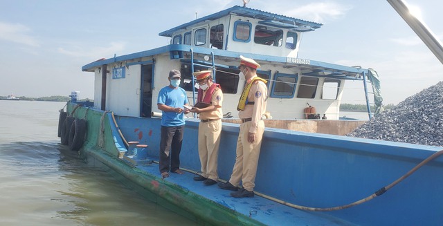 TP.HCM: CSGT đường thuỷ ra quân cao điểm đảm bảo TTATGT dịp Tết Nguyên đán - Ảnh 10.