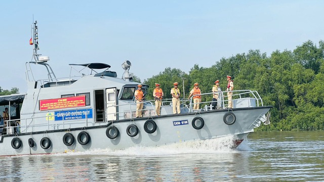 TP.HCM: CSGT đường thuỷ ra quân cao điểm đảm bảo TTATGT dịp Tết Nguyên đán - Ảnh 5.