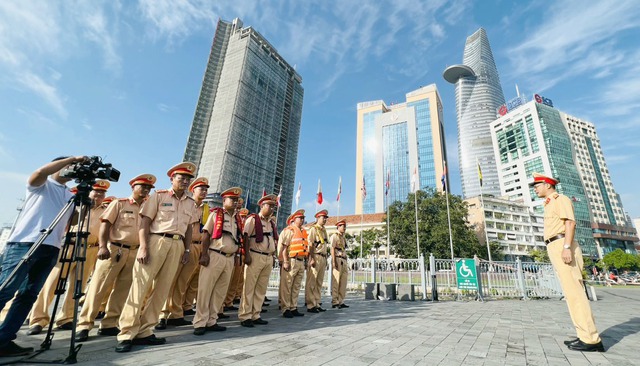 TP.HCM: CSGT đường thuỷ ra quân cao điểm đảm bảo TTATGT dịp Tết Nguyên đán - Ảnh 1.