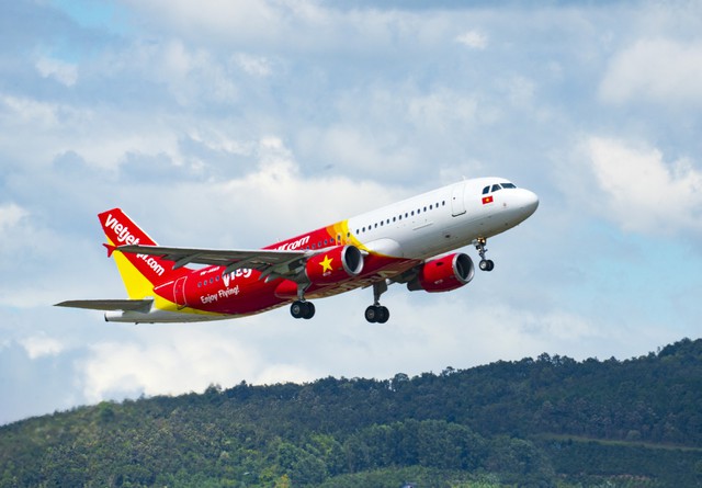 Chào đón khách hàng thứ 150 triệu, Vietjet tặng voucher trị giá tới 500.000 đồng cho khách hàng

 - Ảnh 2.