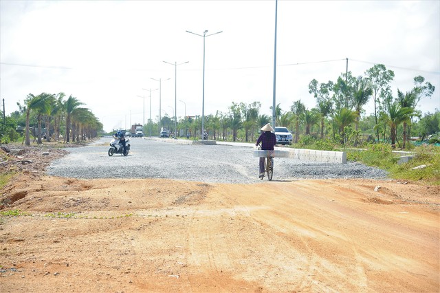 Cần sớm giải quyết các vướng mắc trên đại lộ Võ Chí Công - Ảnh 3.