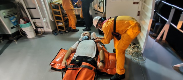 LIÊN TIẾP HỖ TRỢ KỊP THỜI 02THUYỀN VIÊN NƯỚC NGOÀI GẶP TAI NẠN LAO ĐỘNG TRÊN BIỂN VIỆT NAM - Ảnh 3. LIÊN TIẾP HỖ TRỢ KỊP THỜI 02THUYỀN VIÊN NƯỚC NGOÀI GẶP TAI NẠN LAO ĐỘNG TRÊN BIỂN VIỆT NAM - Ảnh 3.