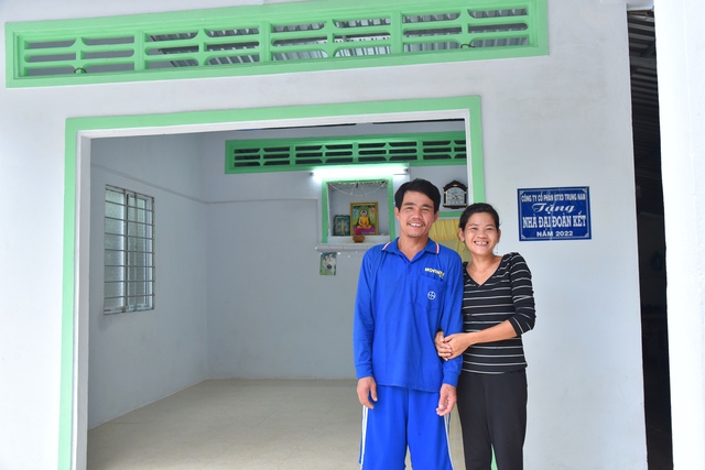 Niềm vui nhân đôi với bà con nghèo tỉnh Vĩnh Long nhân dịp kỉ niệm 100 năm ngày sinh số Thủ tưởng Võ Văn Kiệt - Ảnh 2.