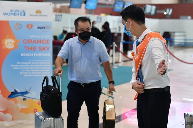 Bất ngờ thú vị trên những chuyến bay "Tô cam bầu trời"

 - Ảnh 7.