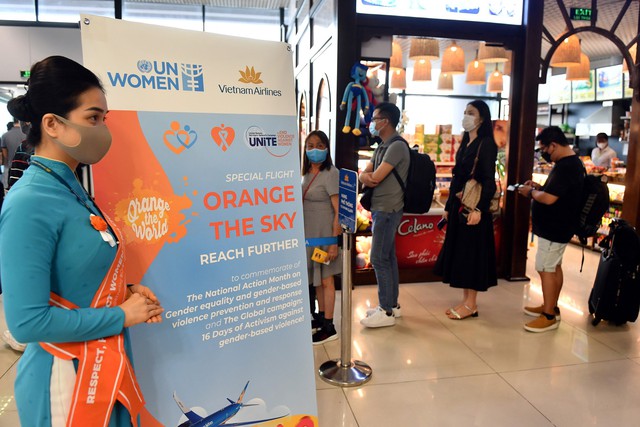 Bất ngờ thú vị trên những chuyến bay "Tô cam bầu trời"

 - Ảnh 8.