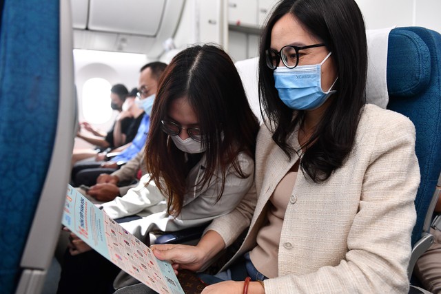 Bất ngờ thú vị trên những chuyến bay "Tô cam bầu trời"

 - Ảnh 9.