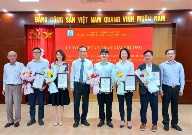 Trao giải cuộc thi “Tìm hiểu về công tác cải cách hành chính nhà nước năm 2022” - Ảnh 2. Trao giải cuộc thi “Tìm hiểu về công tác cải cách hành chính nhà nước năm 2022” - Ảnh 2.