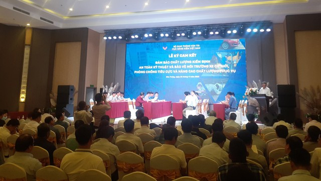 280 trung tâm đăng kiểm cam kết không thực hiện hành vi tiêu cực, sách nhiễu - Ảnh 2. 280 trung tâm đăng kiểm cam kết không thực hiện hành vi tiêu cực, sách nhiễu - Ảnh 2.