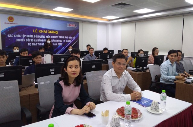 Bộ GTVT: Khai giảng khóa bồi dưỡng về Chính phủ điện tử, chuyển đổi số  - Ảnh 2.