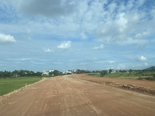 Bình Định: Hiệu quả từ khơi thông các tuyến đường kết nối vùng - Ảnh 2.