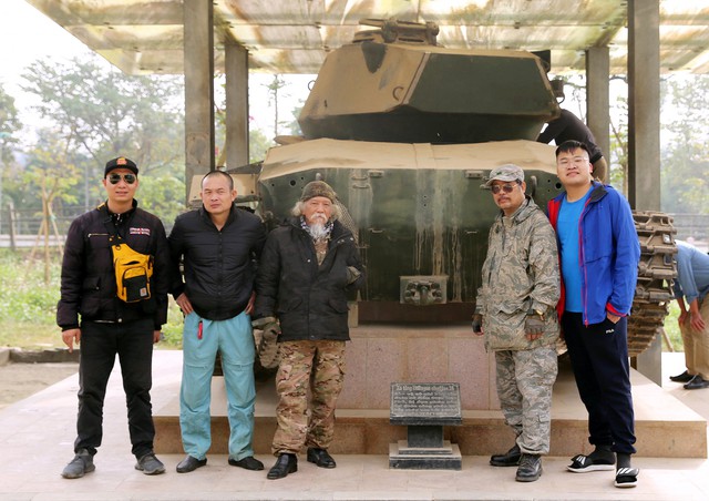 Cụ ông 86 tuổi vẫn rong ruổi các cung đường Tây Bắc bằng “xế cổ” - Ảnh 2.