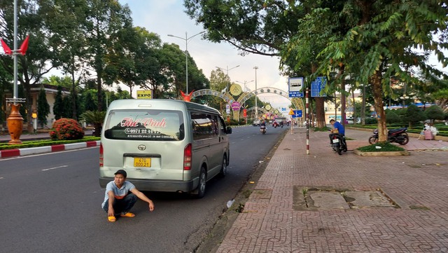 Xư phat tai xê xe khách trá hình hanh hung PV Bao Giao thông - Ảnh 1. Xư phat tai xê xe khách trá hình hanh hung PV Bao Giao thông - Ảnh 1.