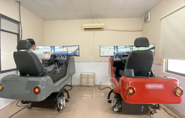 TP.HCM cơ sở đào tạo lái xe "chủ động" lắp đặt cabin điện tử - Ảnh 2.