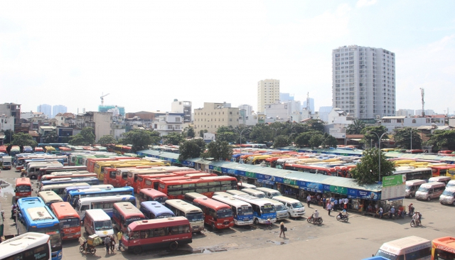 TP.HCM cao điểm Tết Dương lịch phục vụ hơn 36.000 hành khách - Ảnh 1.