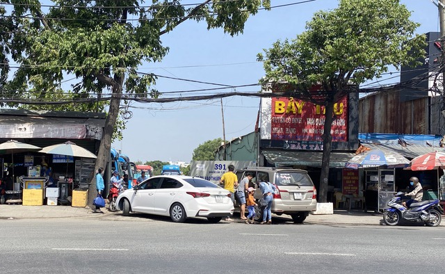 TP.HCM tăng cường xử phạt "xe dù bến cóc" dịp Tết Nguyên đán - Ảnh 1. TP.HCM tăng cường xử phạt "xe dù bến cóc" dịp Tết Nguyên đán - Ảnh 1.