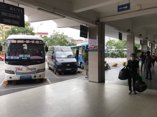 Xử lý nghiêm xe bỏ bến để "chạy dù" - Ảnh 1. Xử lý nghiêm xe bỏ bến để "chạy dù" - Ảnh 1.