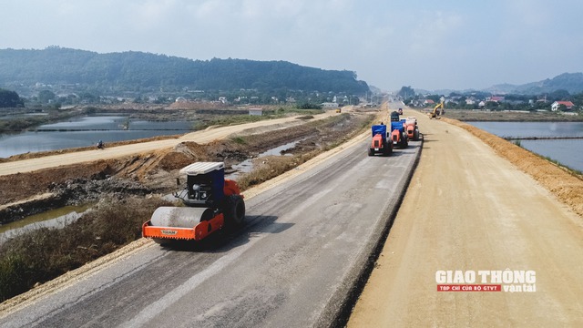 Thủ tướng chỉ đạo đẩy nhanh tiến độ các dự án cao tốc - Ảnh 1. Thủ tướng chỉ đạo đẩy nhanh tiến độ các dự án cao tốc - Ảnh 1.