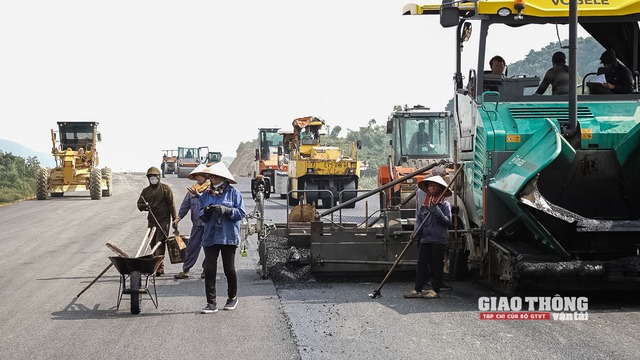 Phát động phong trào thi đua Xuân Quý Mão trên các công trường giao thông - Ảnh 1.