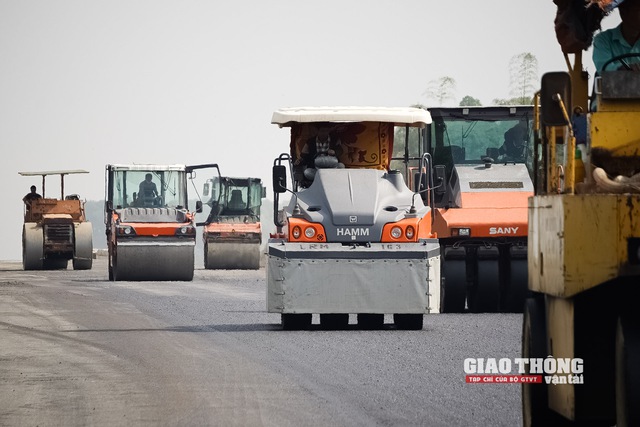 Bộ GTVT tăng cường "thị sát" 3 cao tốc hoàn thành trước 30/4/2023 - Ảnh 2.