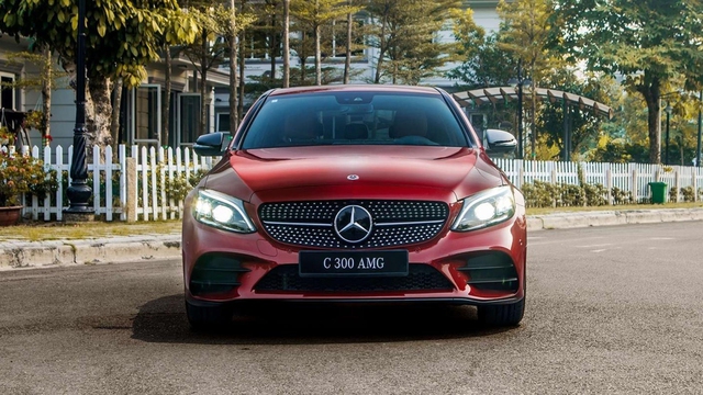 Mẫu xe Mercedes C300  AMG được nhập khẩu bởi Mercedes-Benz Việt Nam.