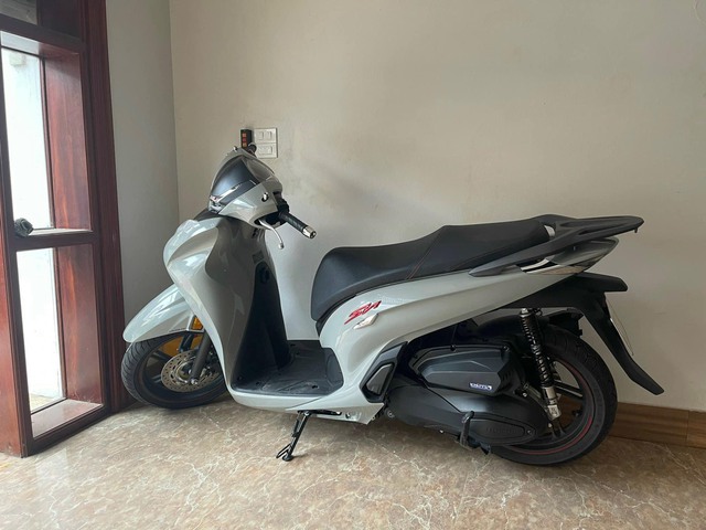Honda SH 350i tồn kho giảm giá “sốc” khi phiên bản mới vừa giới thiệu  - Ảnh 2.