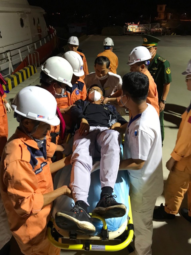 Khẩn cấp cứu thuyền viên nước ngoài gặp nạn nguy hiểm đến tính mạng

 - Ảnh 3.