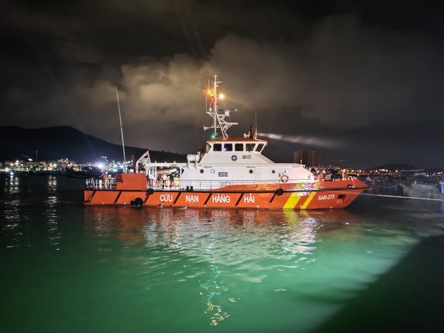 Khẩn cấp cứu thuyền viên nước ngoài gặp nạn nguy hiểm đến tính mạng

 - Ảnh 7.