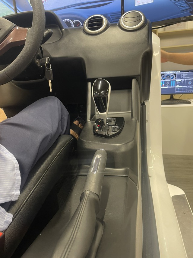 Cơ sở đào tạo lái xe "đứng ngồi không yên" vì cabin tập lái

 - Ảnh 3.