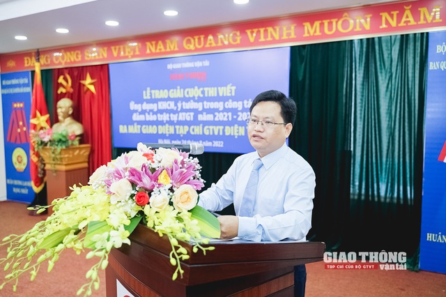 Tạp chí GTVT trao giải cuộc thi 