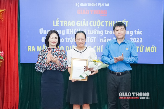 Tạp chí GTVT trao giải cuộc thi 