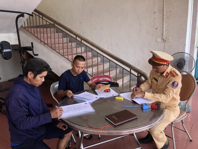 Hà Tĩnh: Gần 1.000 xe tải được chủ xe tự giác cắt bỏ thành thùng cơi nới

 - Ảnh 1.