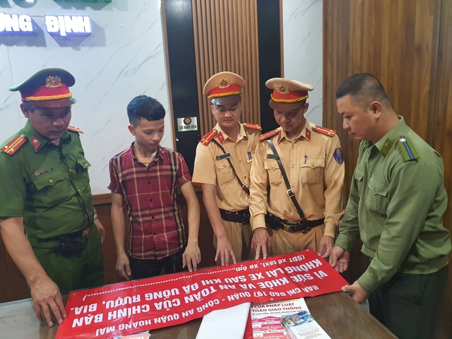 CSGT tuyên tuyền gần 200 "quán nhậu" đã uống rượu, bia không lái xe - Ảnh 2.