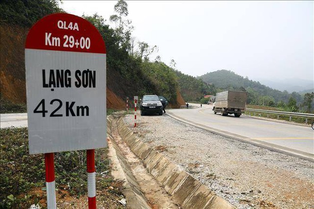 Lạng Sơn quyết tâm hoàn thành các hạng mục, công trình trên QL4A - Ảnh 1.
