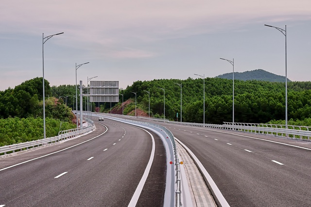 Khánh thành cao tốc Vân Đồn - Móng Cái hơn 12.000 tỷ, Hà Nội đi Móng Cái chỉ 3 giờ   - Ảnh 3.