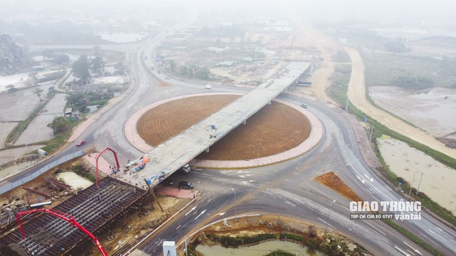 Tiến độ 4 cao tốc hoàn thành vào cuối năm 2022 thế nào? - Ảnh 1. Tiến độ 4 cao tốc hoàn thành vào cuối năm 2022 thế nào? - Ảnh 1.