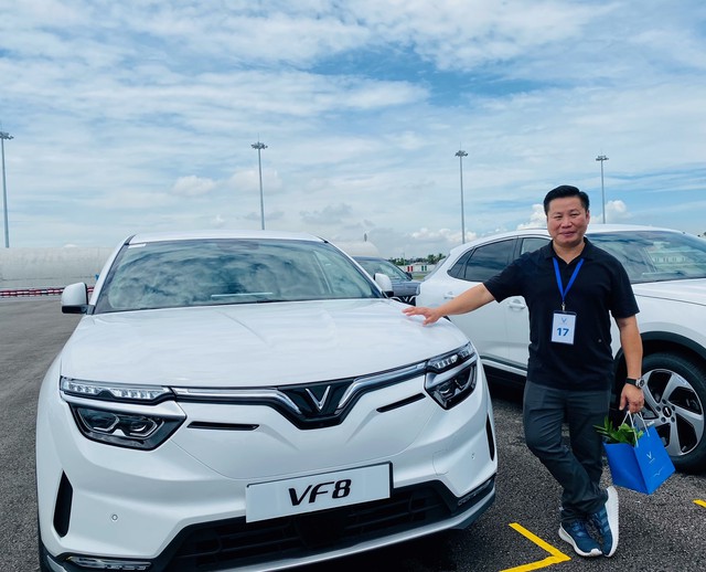 Truyền thông quốc tế phản hồi về việc bàn giao VinFast VF 8 như nào? - Ảnh 3.