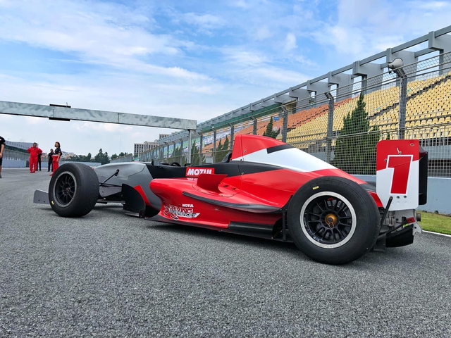 Xe đua Formula Madein Việt Nam với sự trải nghiệm của Gymer Linh Đỗ - Ảnh 2.