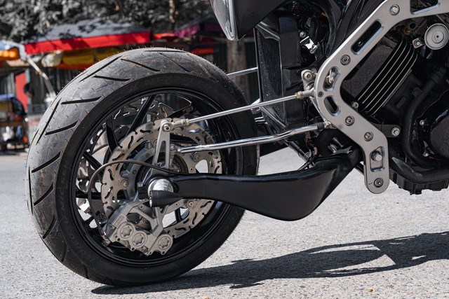 Magna 750 biến hình thành “quái thú” hầm hố hơn V-Rex Travertson của ca sĩ Tuấn Hưng - Ảnh 6.