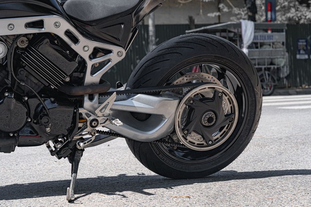 Magna 750 biến hình thành “quái thú” hầm hố hơn V-Rex Travertson của ca sĩ Tuấn Hưng - Ảnh 7.