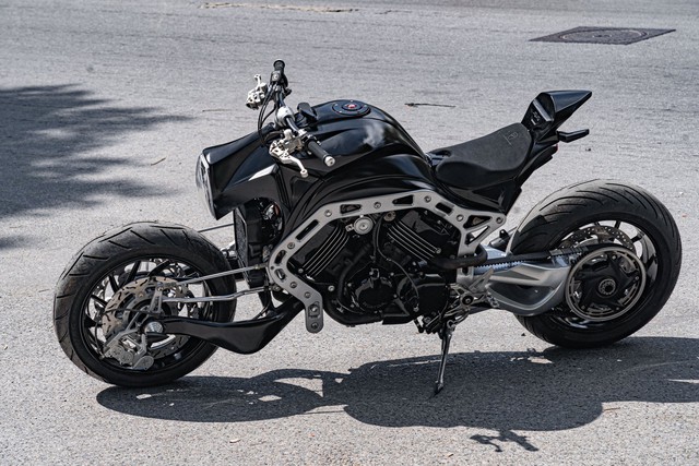 Magna 750 biến hình thành “quái thú” hầm hố hơn V-Rex Travertson của ca sĩ Tuấn Hưng - Ảnh 3.