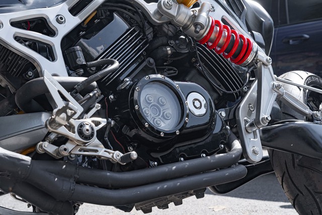 Magna 750 biến hình thành “quái thú” hầm hố hơn V-Rex Travertson của ca sĩ Tuấn Hưng - Ảnh 8.