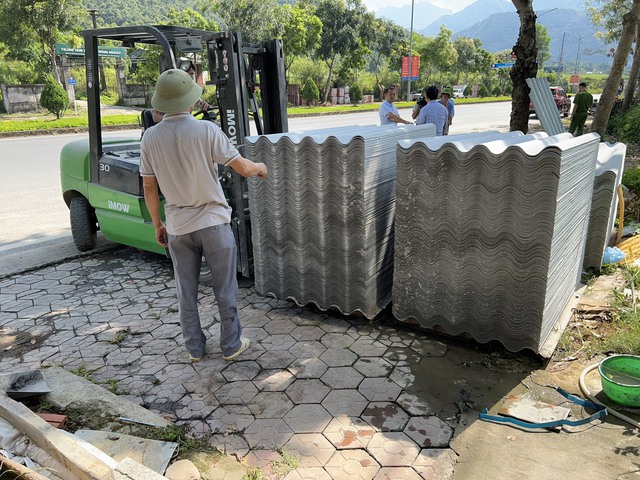 Lai Châu: Giải tỏa hành lang ATGT - Ảnh 2.