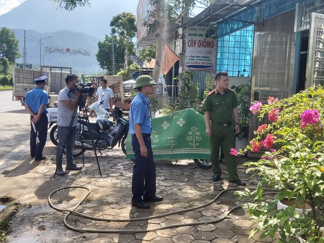 Lai Châu: Giải tỏa hành lang ATGT - Ảnh 3.