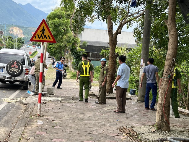 Lai Châu: Giải tỏa hành lang ATGT - Ảnh 5.